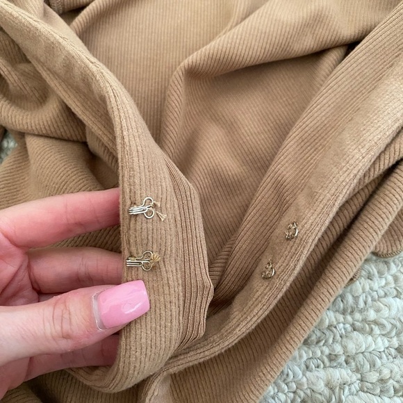 Vici Tan Long Sleeve Top - Picture 3 of 5